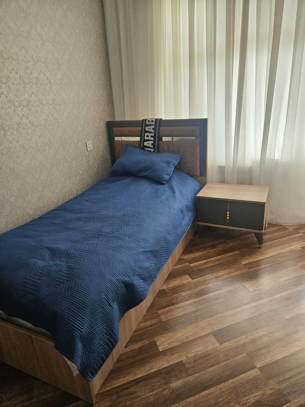 Usaq otagi mebeli 1200 azn Iki eded kravat yazi masasi 1 eded — Mebel, Bakı (2)