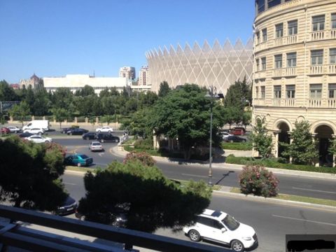 3-otaqlı mənzil, Nizami m., 75 m² — Bakı
