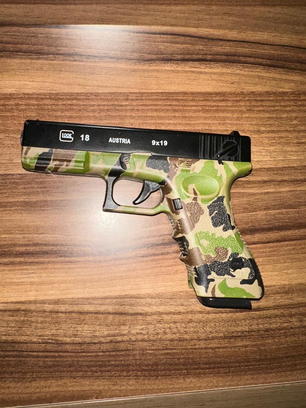 Salam tezedir 10 gündü alinib airsoft tabanca tek tek atir glock 18 — Şəxsi əşyalar, Bakı (3)