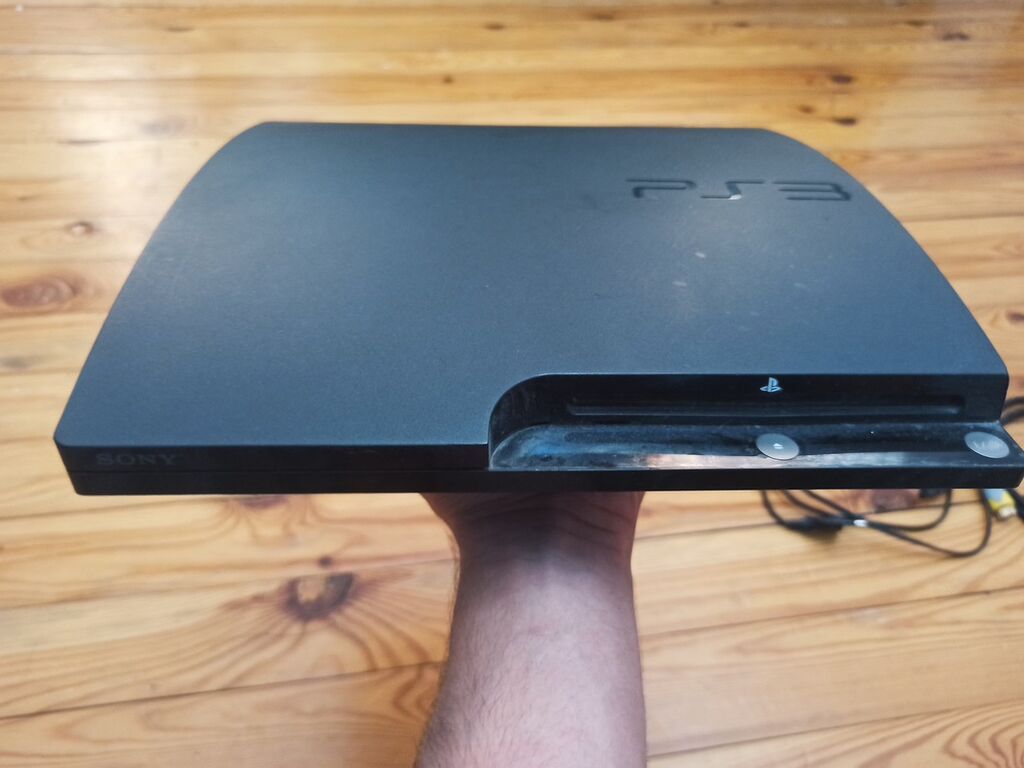 Sony PlayStation 3 (PS3) Slim oyun konsolu seti Paket tərkibi: - PS3 — Oyun konsolları, Güzdək (2)