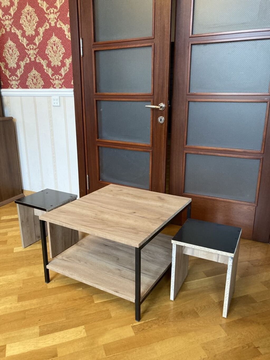 Kvadrat kofe masası və 2 ədəd tabure dəsti - Dizayn: Minimalist və — Masalar və stullar, Bakı (4)