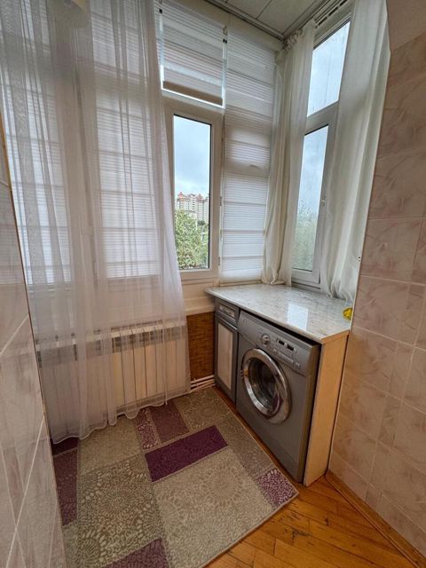 Satılır 4 otaqlı köhnə tikili 100 m² — Bakı