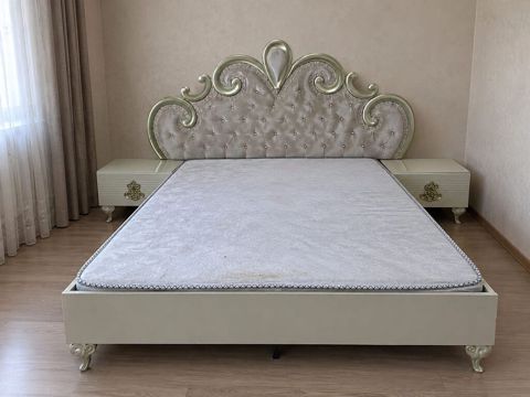Selin Taxt satılır Klassik dizaynlı iki nəfərlik taxt: - Rəng — Bakı