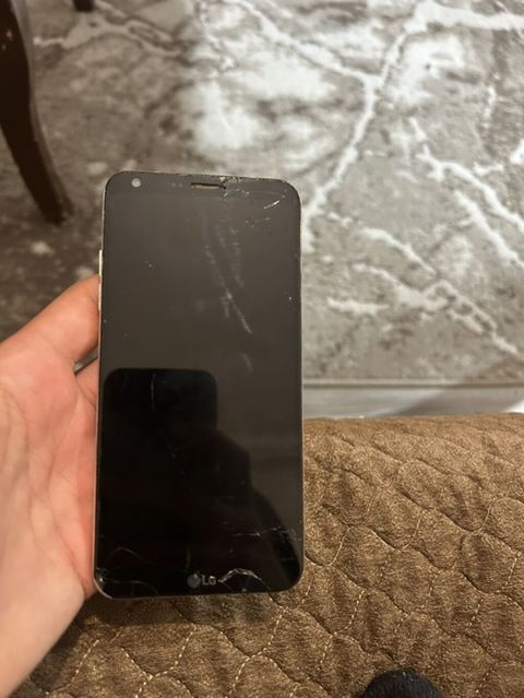 LG Q6, rəng - Qızılı — 30 ₼ · Bakı, Nərimanov · LG LG Q6, rəng - Qızılı — Bakı