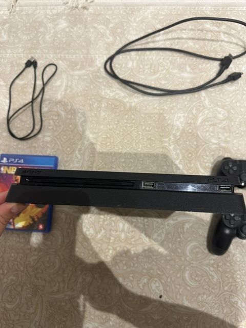 PlayStation 4 Slim komplekti - Model: Sony PlayStation 4 Slim (PS4) — Bakı