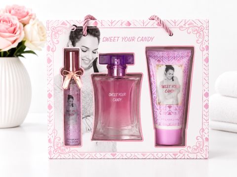 Ətir dəsti Sweet your candy qadınlar üçün (ətir suyu 50 ml + ətir nümunəsi 20 ml + bədən üçün losyon 90 ml) — Bakı