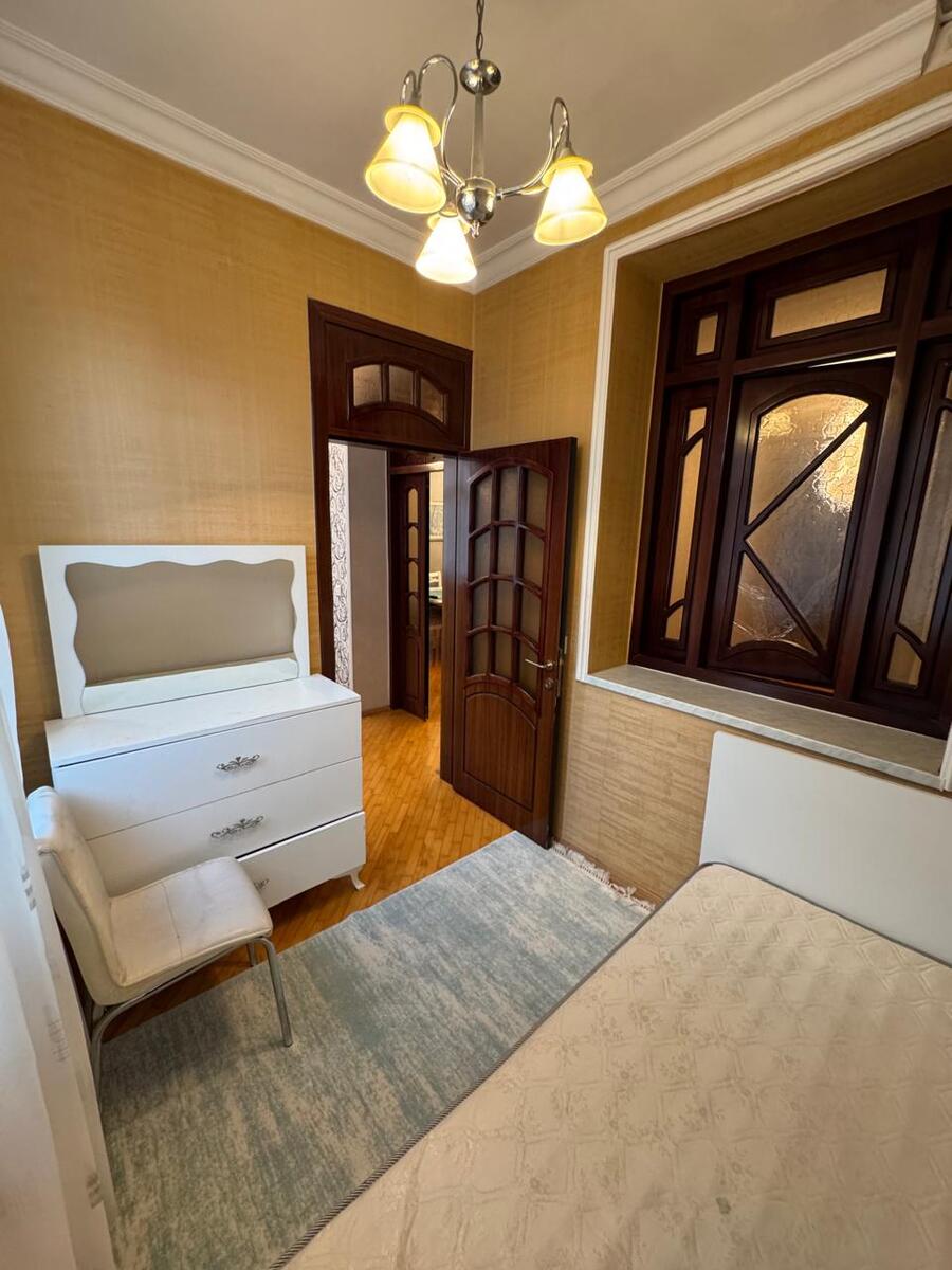 Satılır 4 otaqlı köhnə tikili 100 m² — Mənzil, Bakı (10)