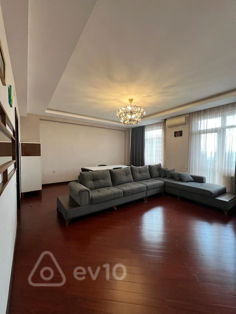 3 otaqlı mənzil, 130 m², Bakı, Koroğlu Rəhimov küç. — kirayə — Mənzil, Bakı