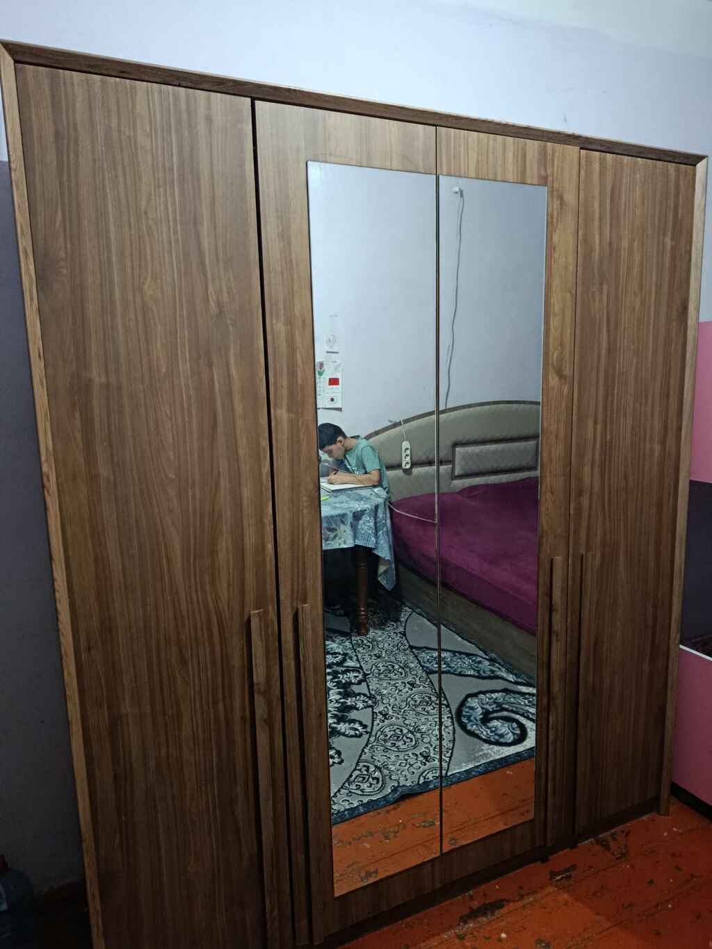 Dörd qapılı, güzgülü paltar dolabı - Material: ağac teksturalı — Şkaflar, Bakı