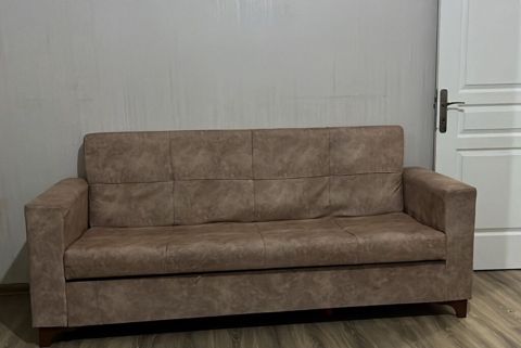 Üç nəfərlik divan – bej/qəhvəyi tonlarda - Material: yumşaq, süetə — Bakı