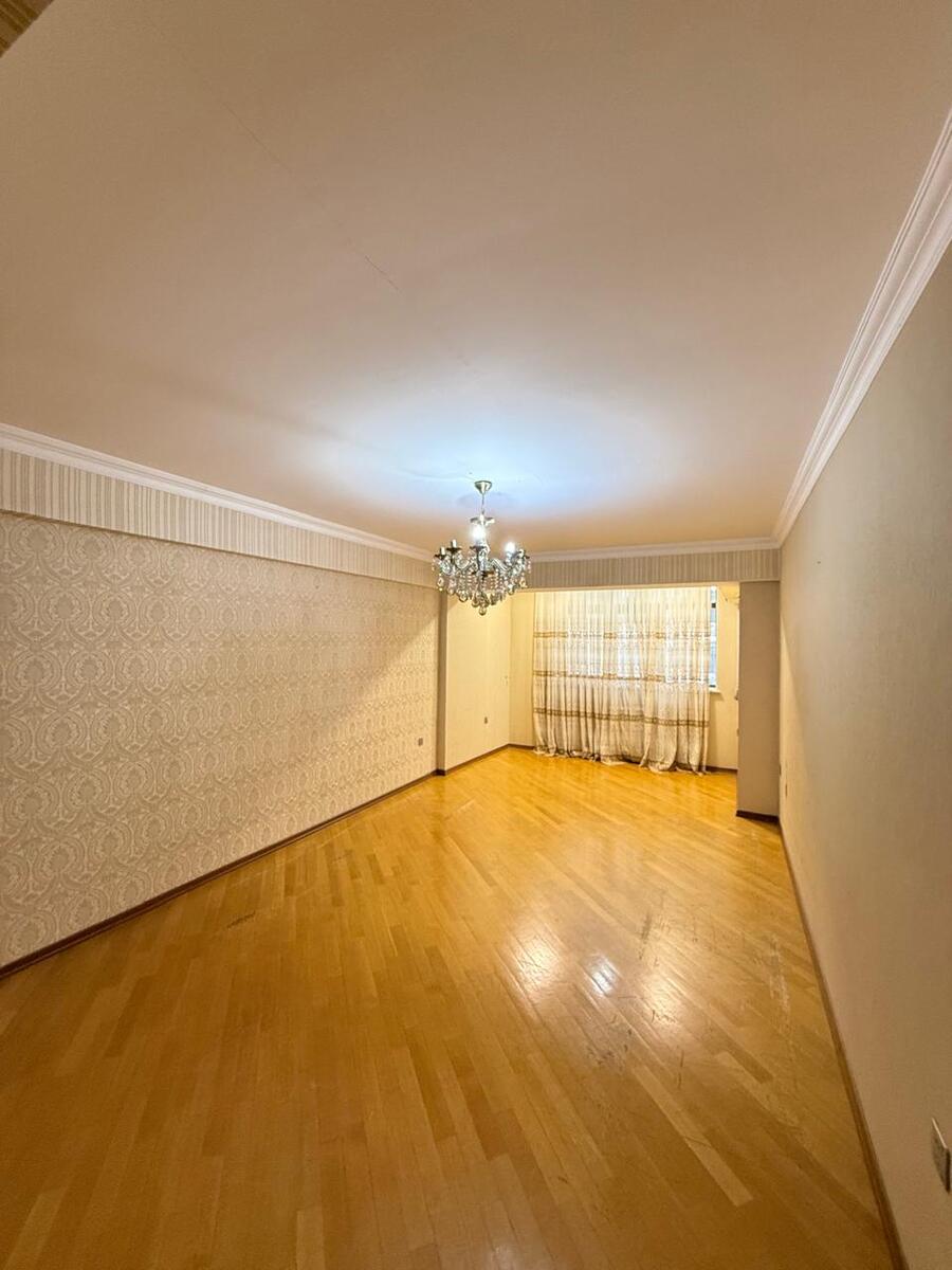 Satılır 2 otaqlı köhnə tikili 65 m² — Mənzil, Bakı