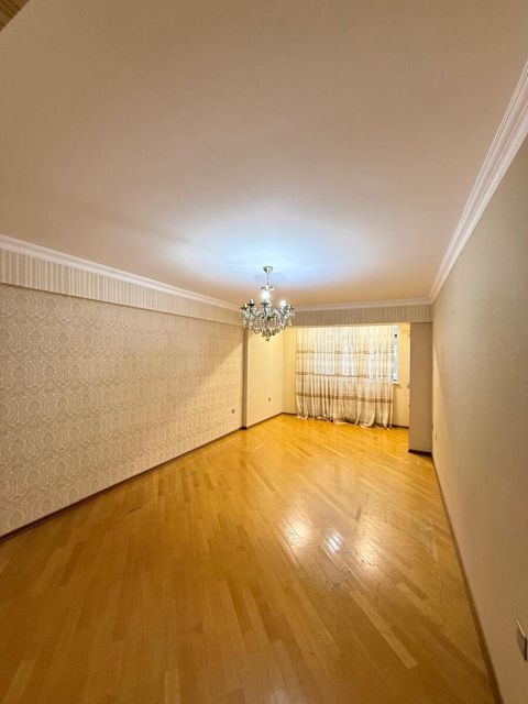 Satılır 2 otaqlı köhnə tikili 65 m² — Bakı