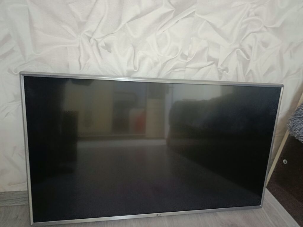 LG LED televizor, təxminən 42–47 düym ekran ölçüsü. Nazik gümüş — Televizorlar, Sumqayıt