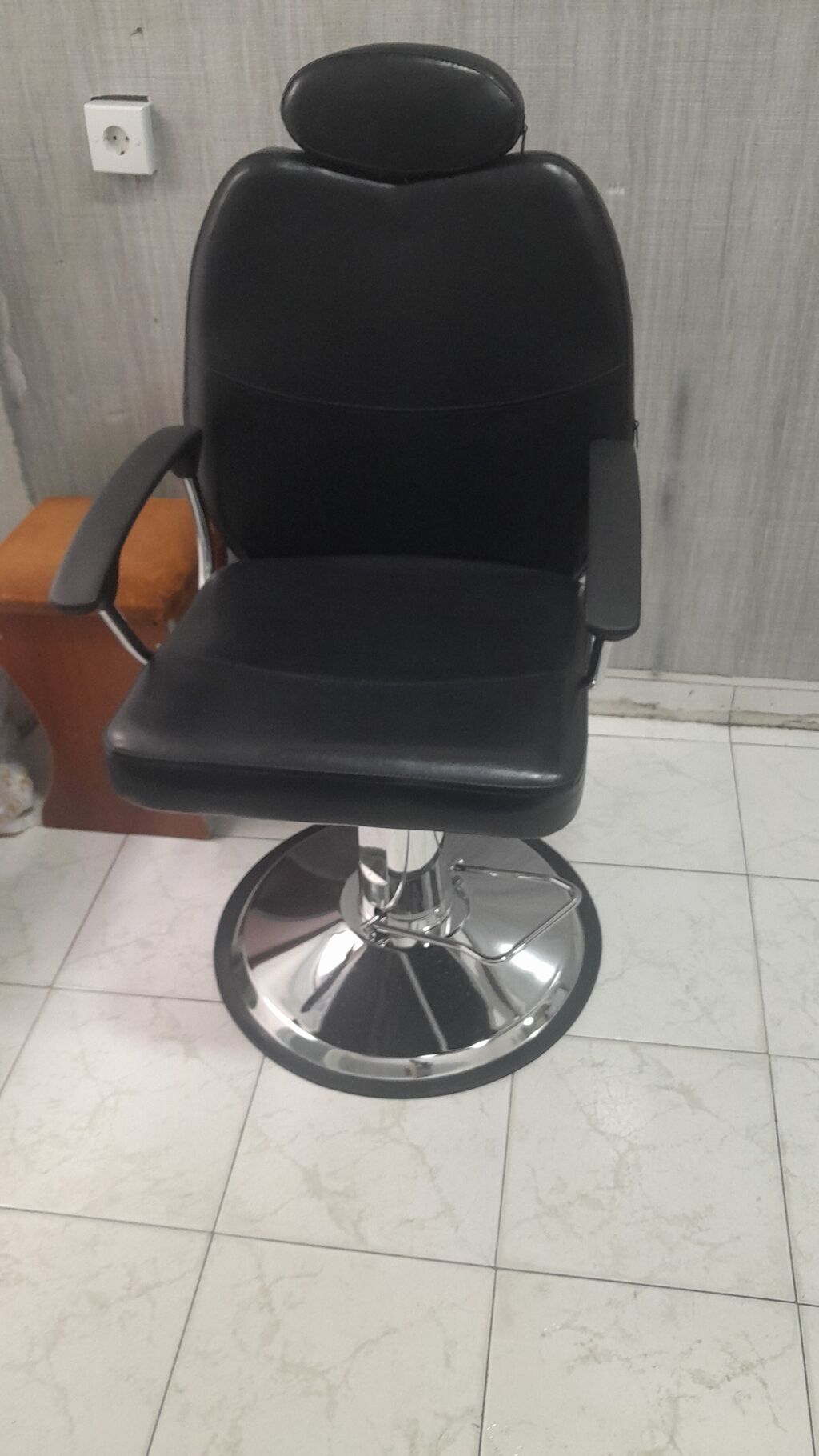 Peşəkar bərbər salonu kreslosu - Material: qara rəngli, asan — Kreslo, Sumqayıt (2)