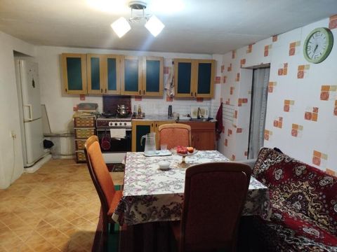 Lənkəranda kiçiy bazarda Xazaykalı ev kiraye verilir. Yolları ayrıdı — Lənkəran