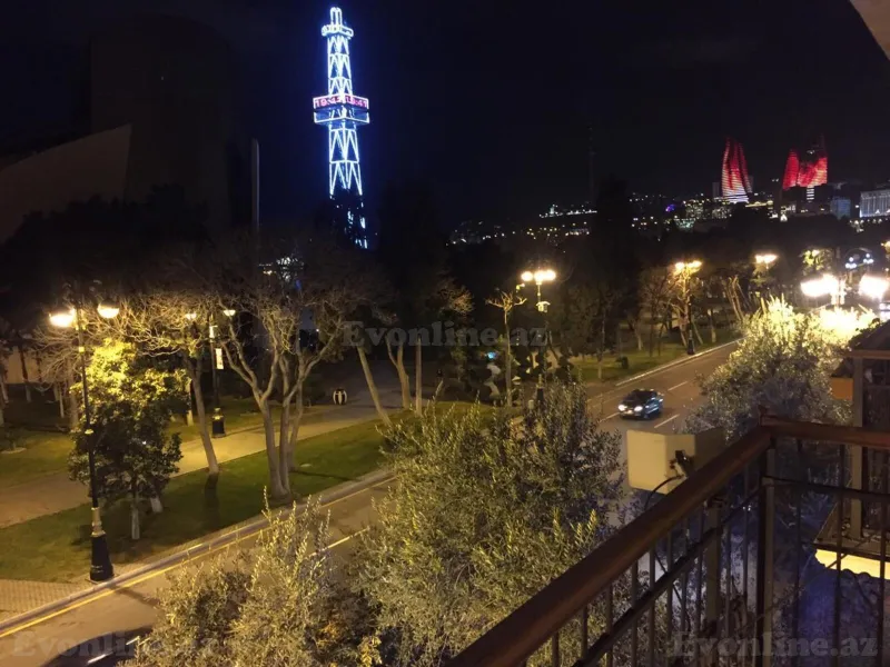 Satılır 2 otaqlı Mənzil Köhnə tikili 47 m² Bakı, Səbail r., 28 May m — Bakı