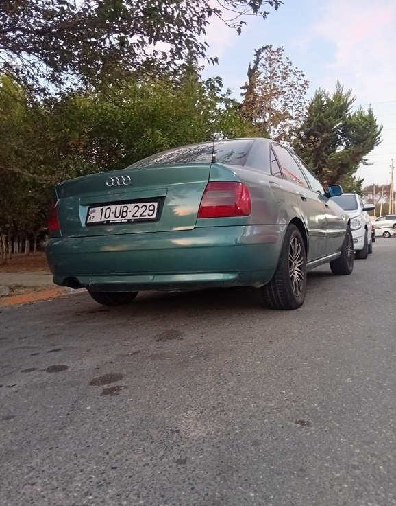 Audi A4, 2000 il, 209000 km, 1.8 L 10-UB-229 — Avtomobillər (8)