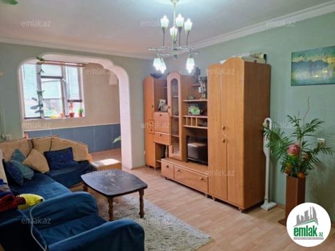 Satılır 3 otaqlı 75 m² köhnə tikili Gənclik m