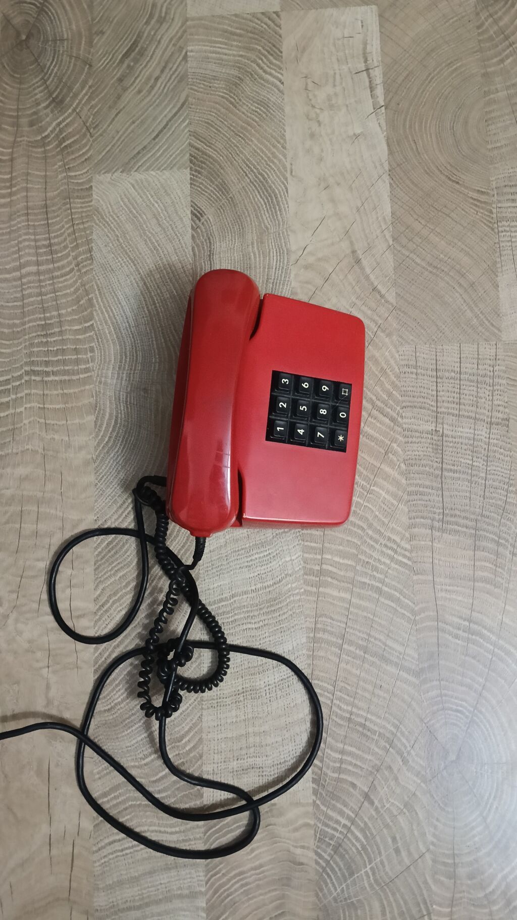 Qırmızı rəngli köhnə tipli masaüstü telefon - Klassik dizayn — Kabel və radio telefonları, Bakı (2)