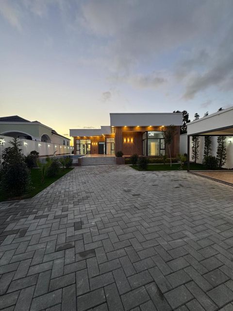Satılır 5 otaqlı həyət evi/bağ evi 240 m² — Bakı