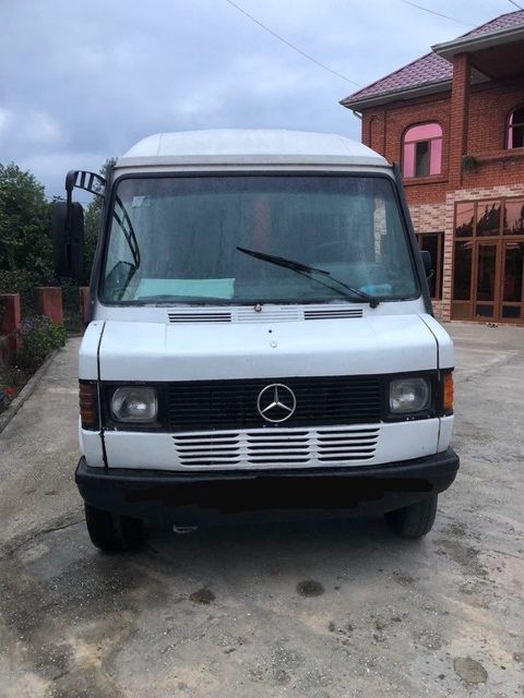 Mercedes 208 D, 2.3 L, 1993 il, 295 000 km — Astara