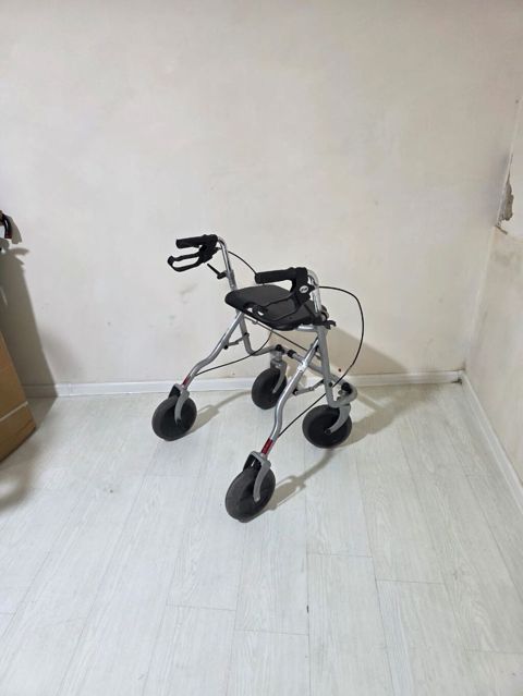 Yüngül alüminium çərçivəli rollator (dörd təkərli gəzinti yardımçısı) — Bakı