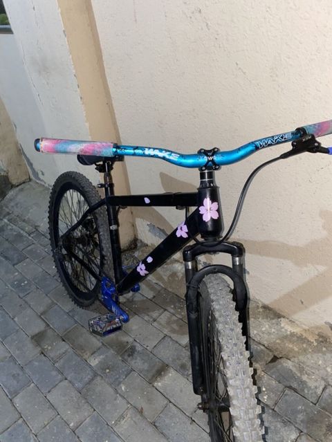 Dirt/Street velosipedi – custom yığılma Xüsusiyyətlər: - Çərçivə — Masazır