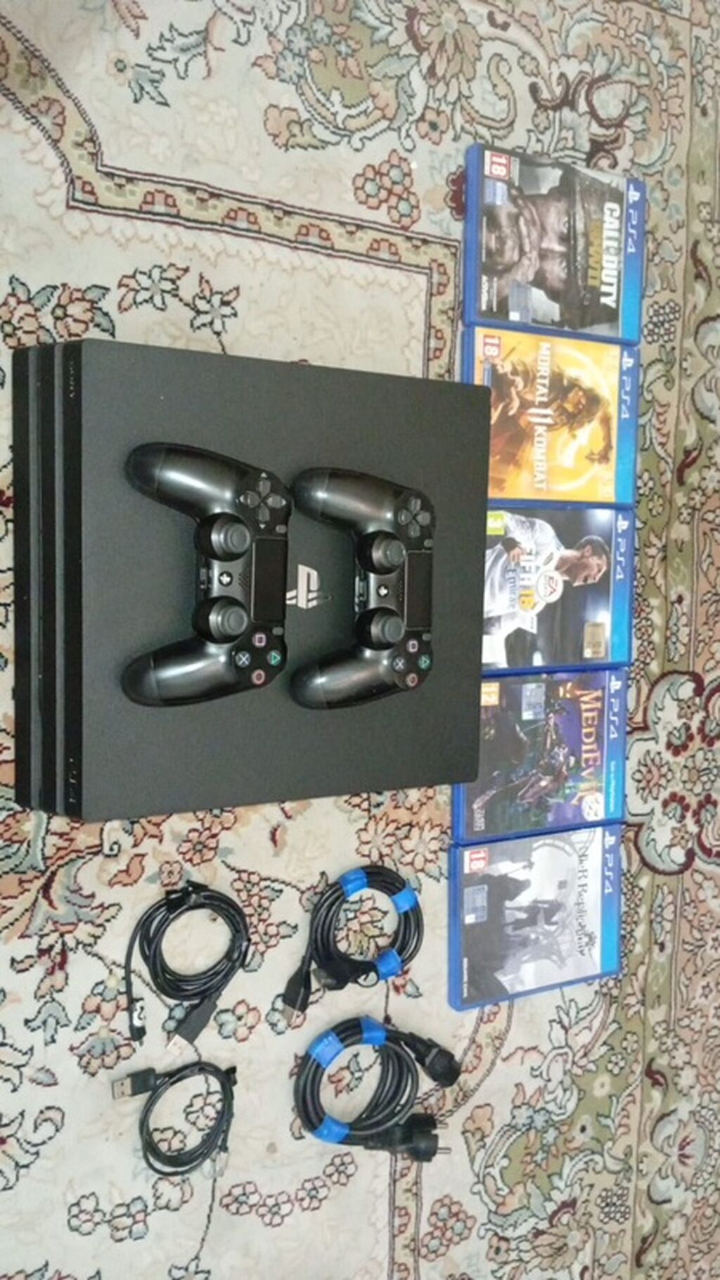 PlayStation 4 Pro (CUH-7116B) oyun konsolu paketi Komplekt: - PS4 Pro — Oyun konsolları, Xırdalan