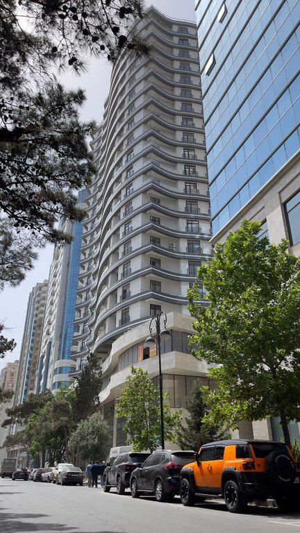 Satılır 4 otaqlı yeni tikili 180 m² — Bakı