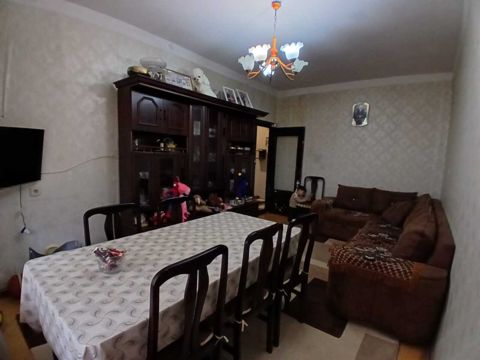 Satılır 3 otaqlı köhnə tikili 85 m² — Bakı