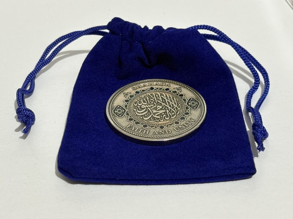 Şahadət xatirə sikkəsi – “Faith and Unity” - Material: metal — Sikkələr, Masazır (4)