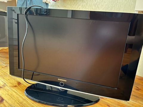 Samsung LCD televizor - Ekran diaqonalı təxminən 26–32 düym — Bakı