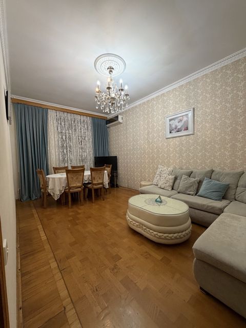 Satılır 3 otaqlı köhnə tikili 90 m² — Bakı