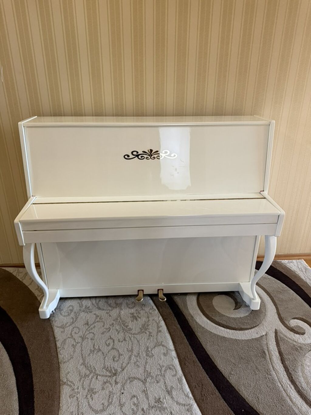 Ağ rəngli upright pianino – “Сюита” (Syuıta). - Korpus: parlaq — Pianino və digər klaviş alətləri, Digah (4)