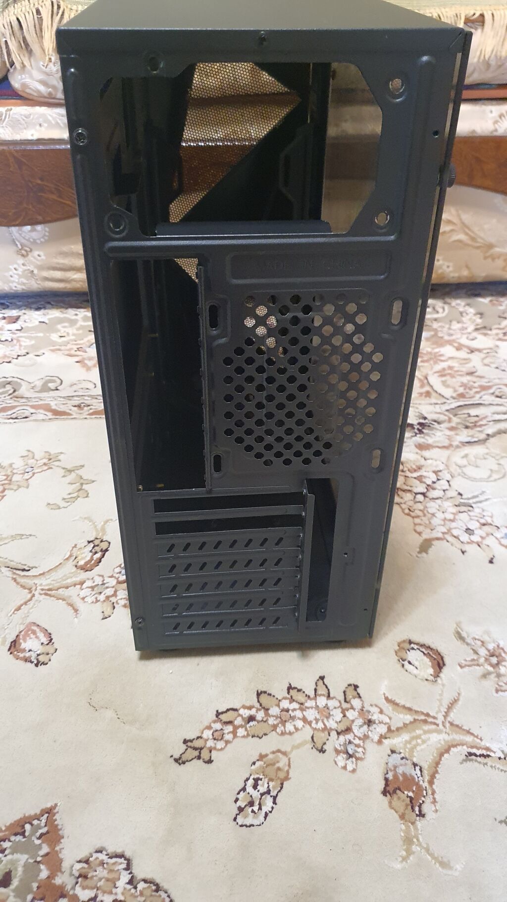 Gaming kompyuter üçün içi boş keys satılır. Yan tərəfi qalın şüşədir — Korpuslər, Bakı (8)