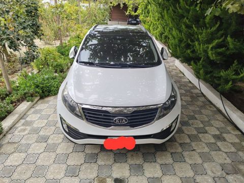 Kia Sportage: 2 l 2011 il Krossover — Novxanı