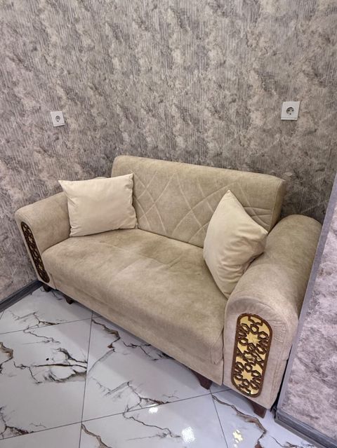 Divan satılır 180₼. açılır bazası var.Ünvan razin. 1412. Fatimə99 — Bakı