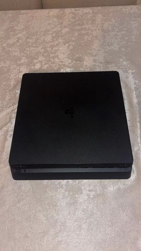 Sony PlayStation 4 Slim oyun konsolu 1 TB 16 oyun - Model — Bakı