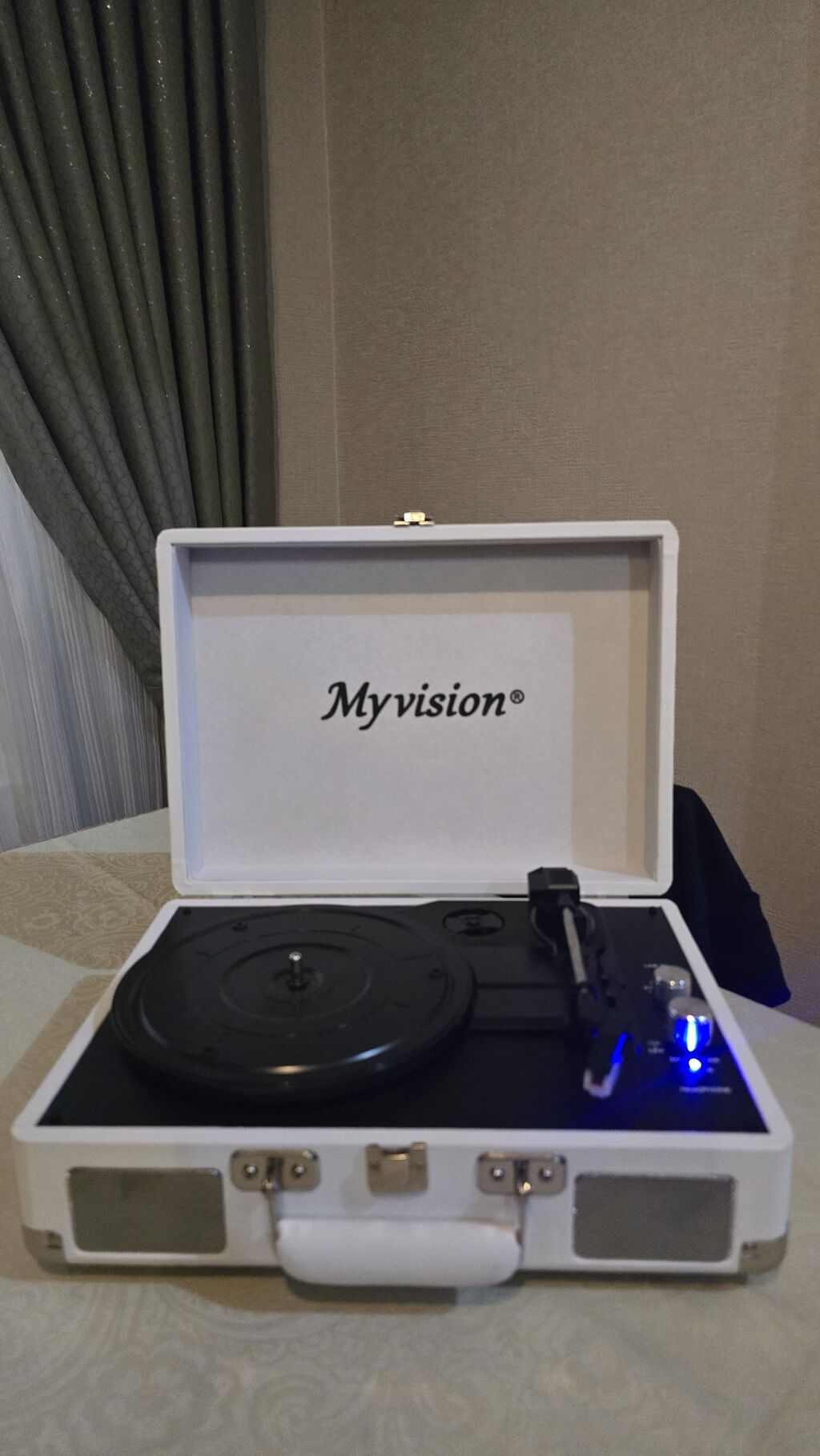 Myvision portativ vinil pleyer – çamadan tipli dizayn, ağ korpus — Vinil proqreslər və aksesuarlar, Bakı (5)