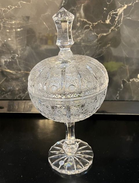 Kəpəz naxışlı qapaqlı kristal şirniyyat qabı - Material: şəffaf kəsim — Bakı