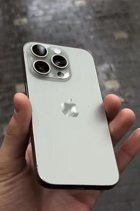 256 GB, Gümüşü, Kredit — 1 200 ₼ · Bakı, Nərimanov · Apple iPhone 256 GB, Gümüşü, Kredit — Bakı