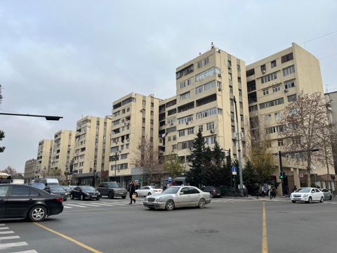Satılır 3 otaqlı köhnə tikili 75 m² — Bakı