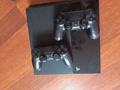 PlayStation 4 konsolu + 2 ədəd DualShock 4 gamepad - Model: Sony — Xırdalan