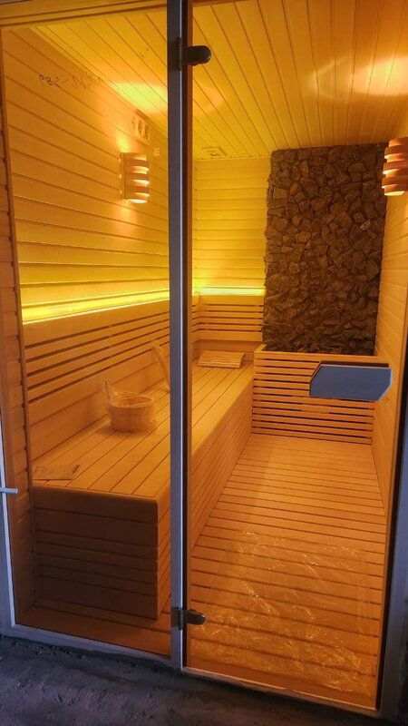 Sauna ustasi sauna yığılması — Bakı