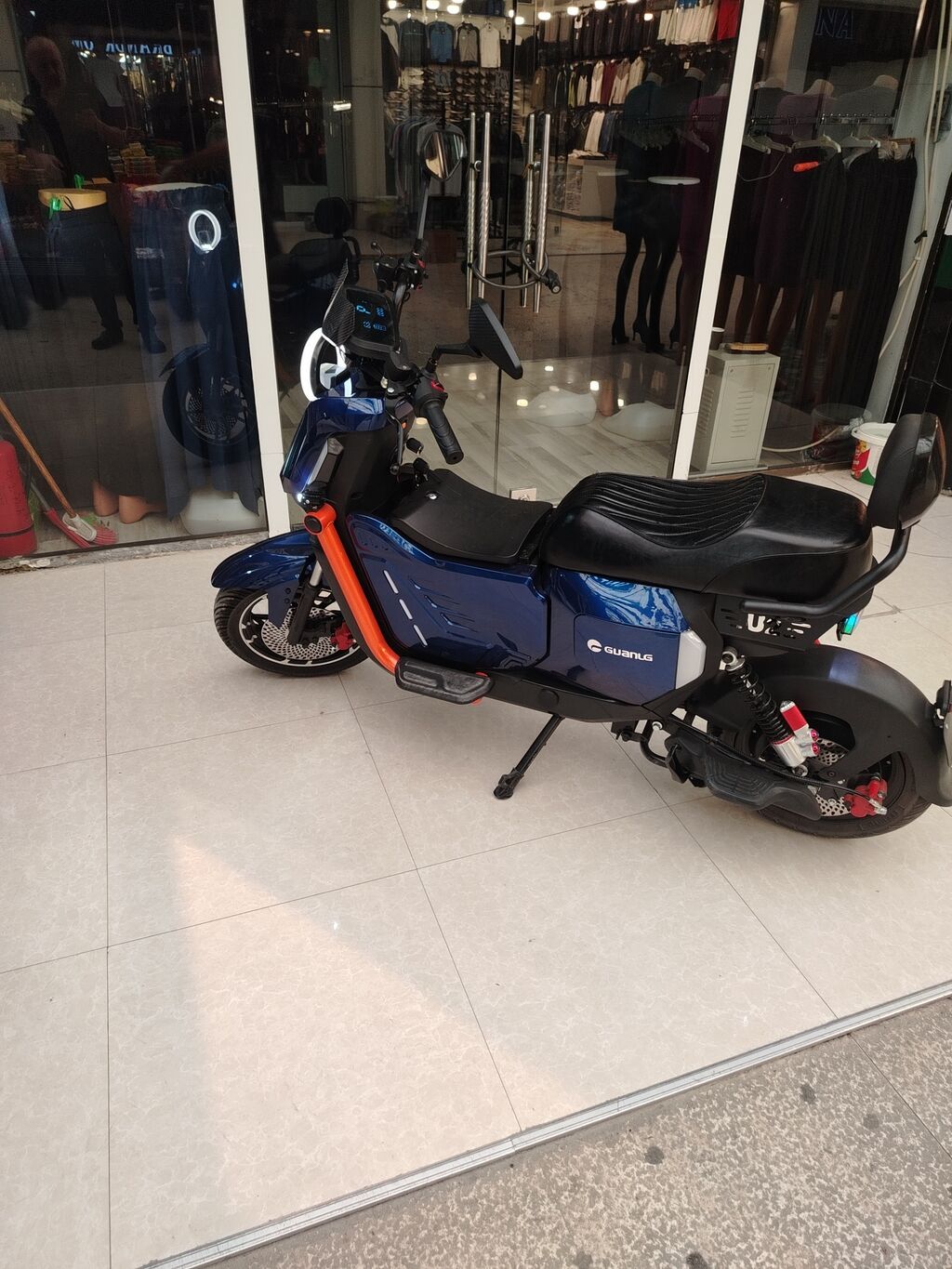 Elektrik skuter – Guanlg şəhər modeli - Güclü elektrik mühərriki — Mopedlər və skuterlər, Qobu