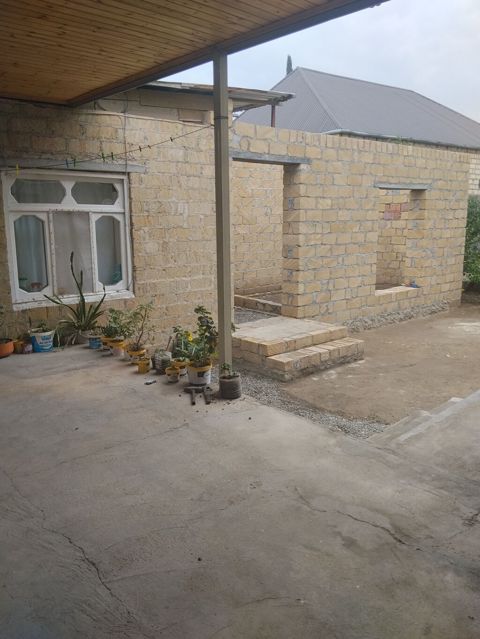 Ev 4 sotda yerləşir, kolidor tipli,1 zal3 yataq otağı, mətbəx, hamam — Gəncə