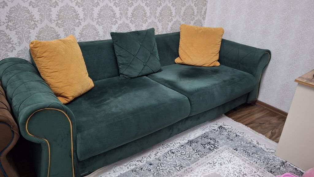 Yaşıl məxməri divan – klassik dizayn, dekorativ tikişli qolluqlar — Divanlər, Bakı (2)