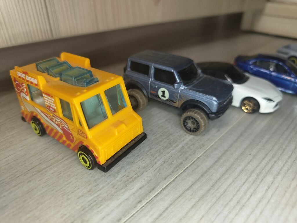 Hamsi 30azn tek tek satilmir Hot Wheels və Matchbox 1:64 die-cast — Modellar, Bakı (5)