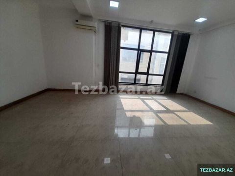 plazada 4 otaqlı ofis təmirli — Bakı