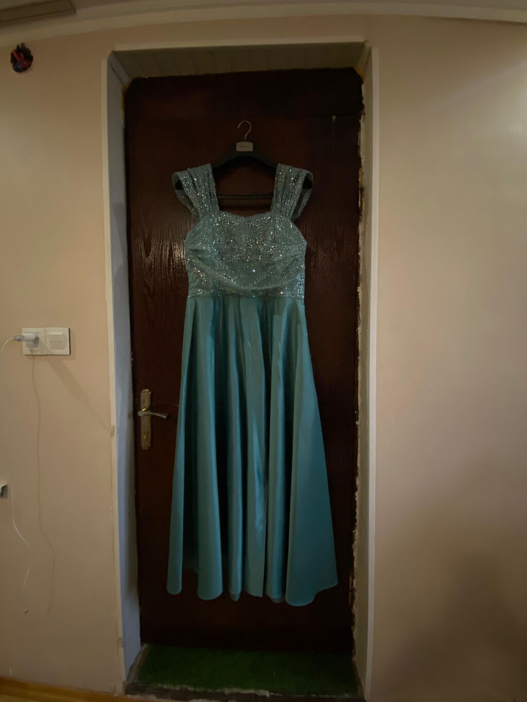 Karsetli modeldi,130 man alinib 1 defe geynilib,15 man satilir.42 — Axşam paltarları, Bakı (3)